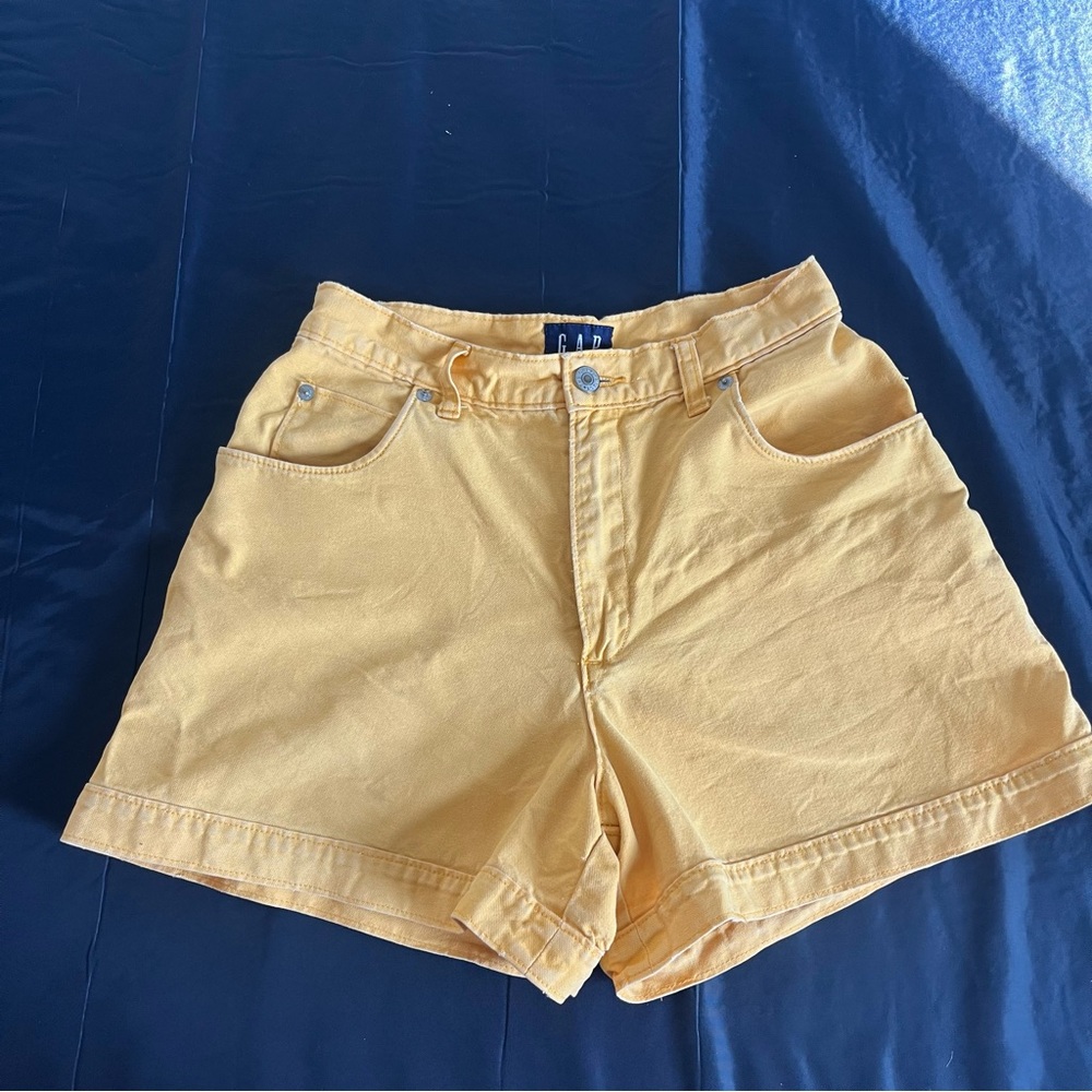 Vintage high waisted yellow shorts